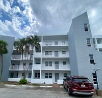 Building Photo - Great Condo in Pompano Beach Just West of ...