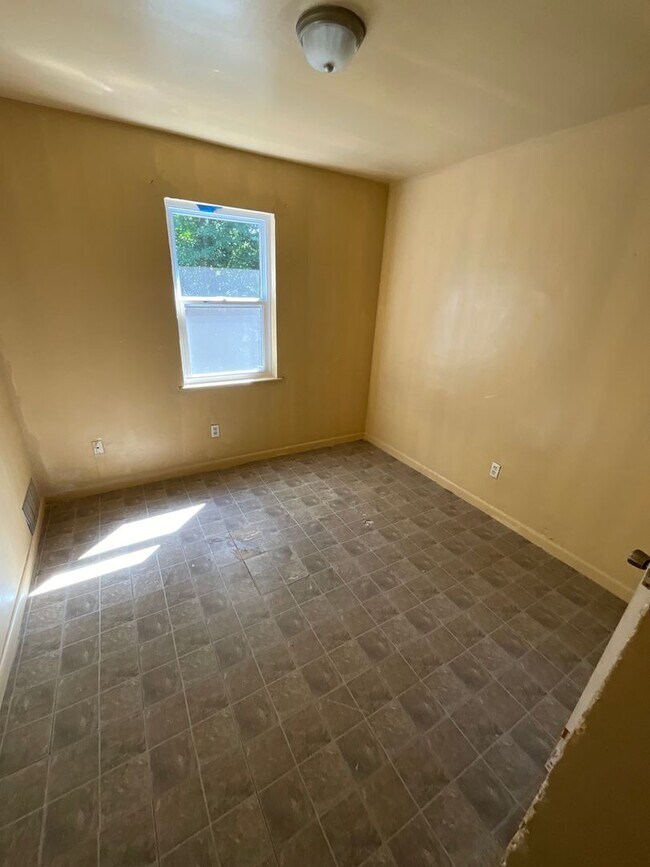 Building Photo - 6117 Willard Ave