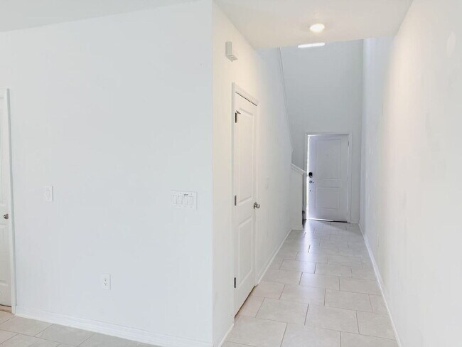 Building Photo - 644 Reggie Rd