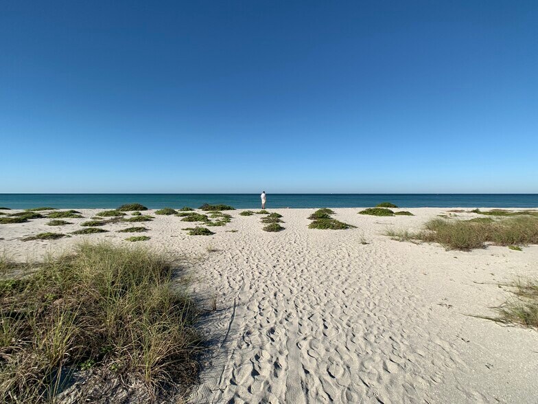 Property on venice beach - 500 Park Blvd S