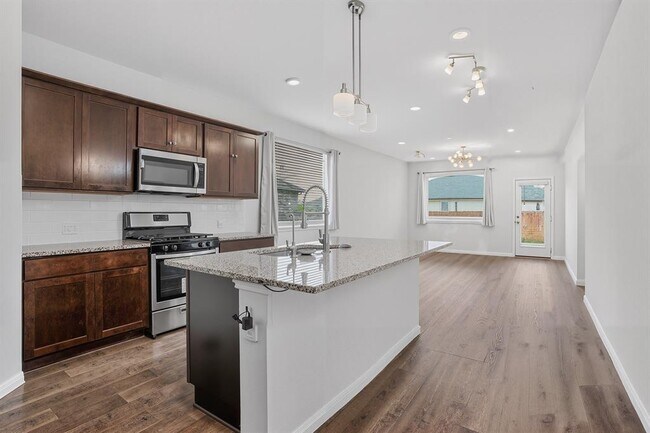 Building Photo - 909 Vogel Dr