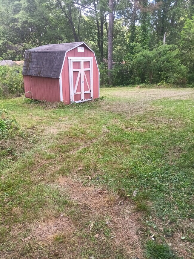 Building Photo - Teresa