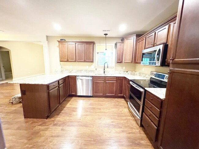Building Photo - 106 S Hamlet Ct