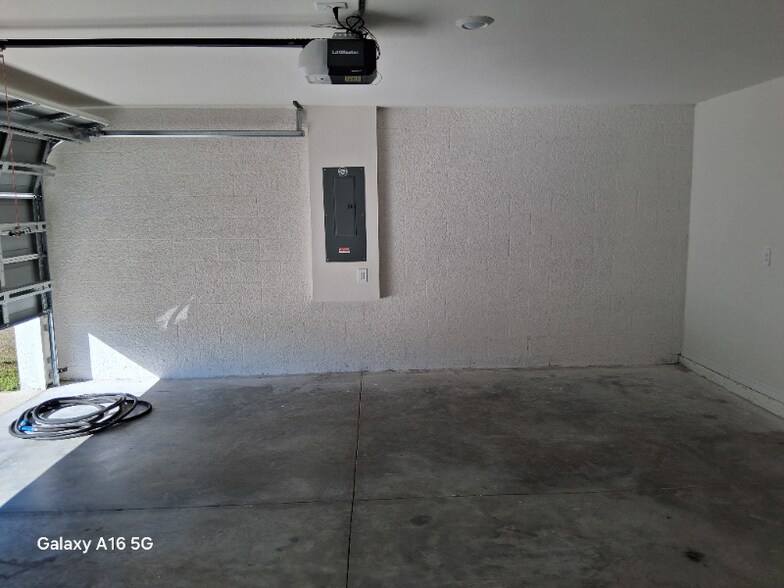 Building Photo - 857 Youngreen Dr