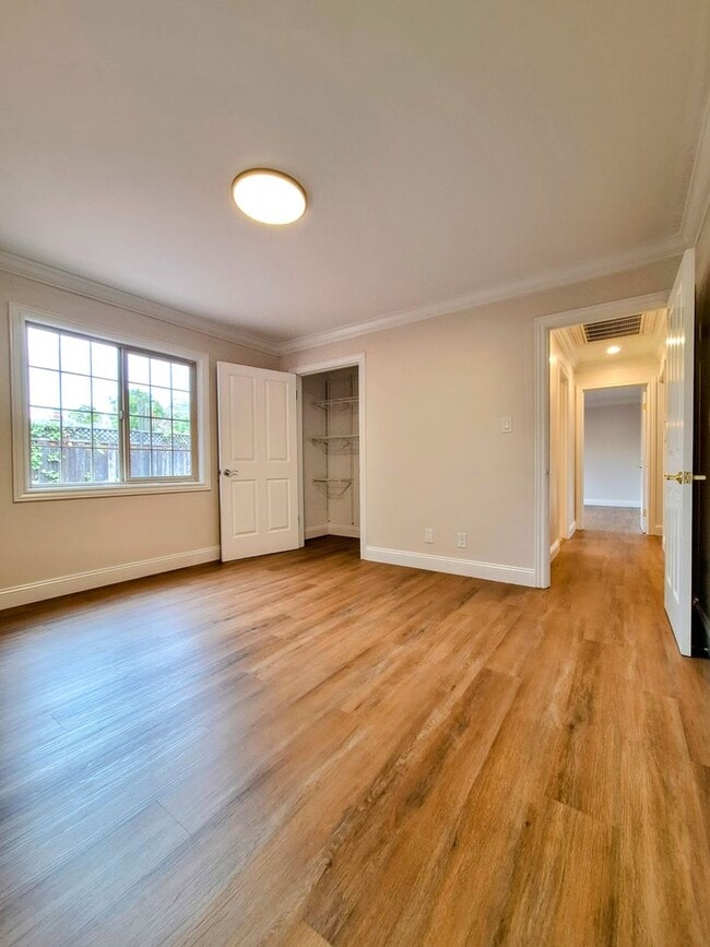 Building Photo - Beautiful Single Story House w/Low Mainten...