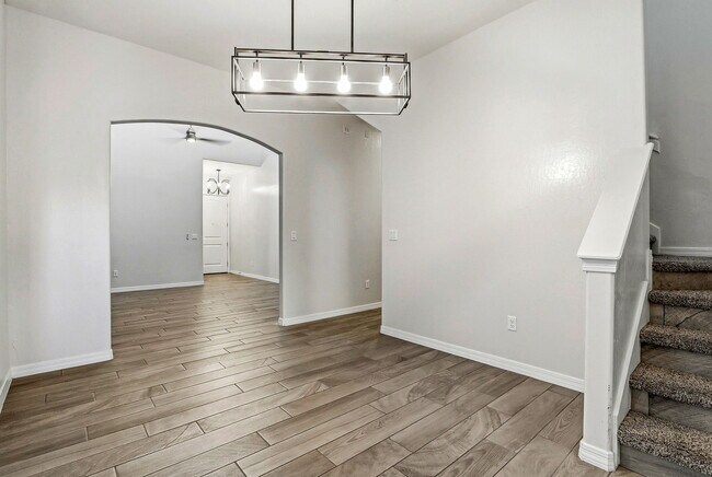 Building Photo - 649 La Entrada Cir