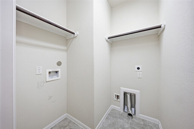 Building Photo - 24014 Via Viale Dr