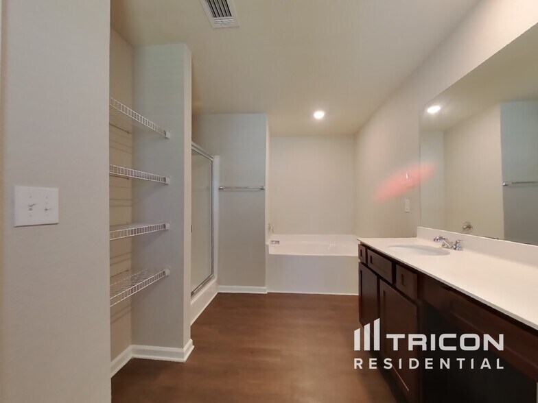 Building Photo - 4822 Moccasin Ct