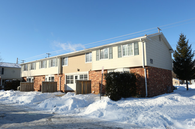 Hildebrandt Park Apartments - 3112 Turner St Lansing MI 48906 ...