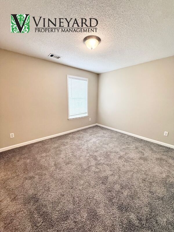 Building Photo - 1609 Heyford Cir NW