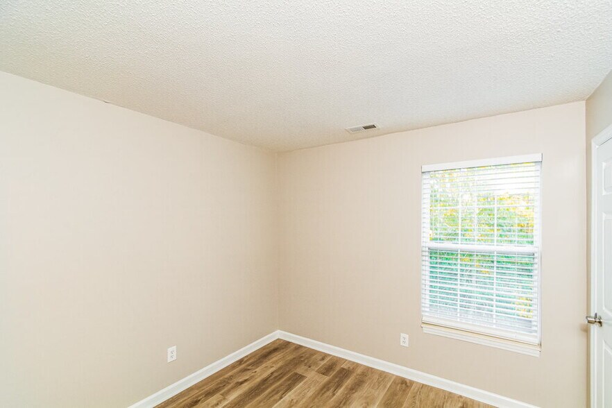 Building Photo - 6805 Coventry Ridge Rd