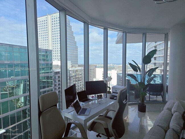Building Photo - 200 Biscayne Blvd Way