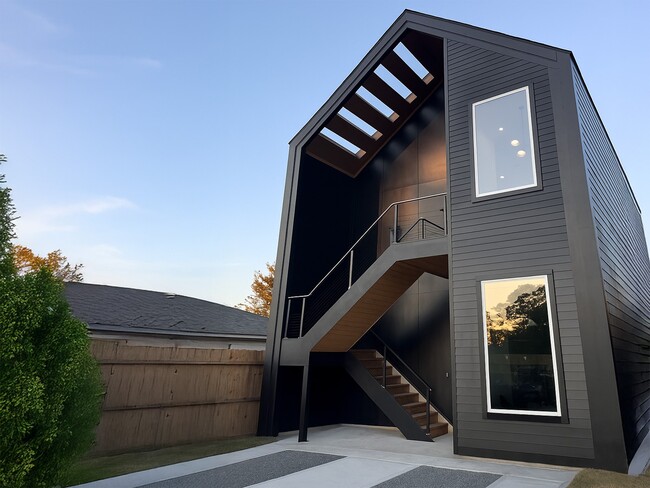 Building Photo - 8318 Williamsdell St