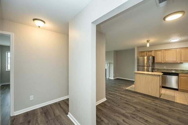 Building Photo - Two Bedroom, 2 Bath Creve Coeur Condo