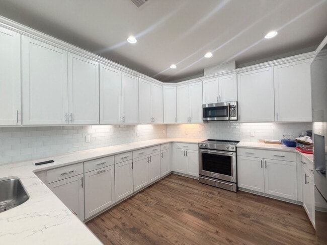 Building Photo - Beautiful Designed Two Bedroom Home in Margaritaville