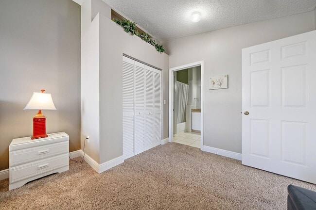Building Photo - 860 Bella Vista Ct S