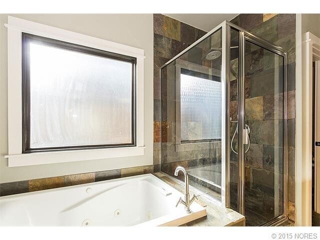 Building Photo - Amazing Home in Broken Arrow