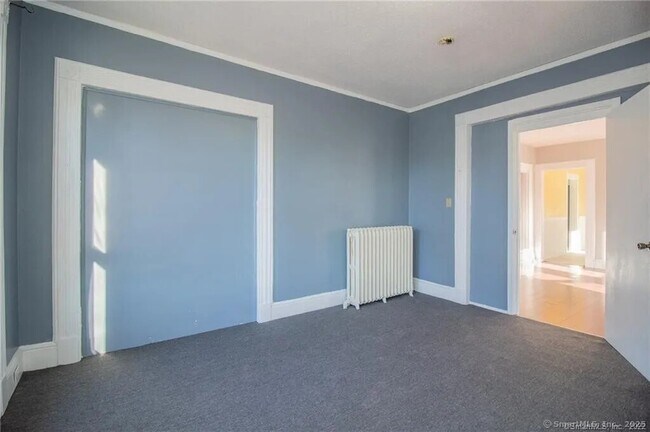 Building Photo - 565 Orchard St