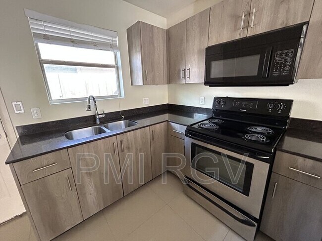 Building Photo - 1207 Upas Dr