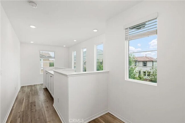 Building Photo - Great 3 bed 3 bath home