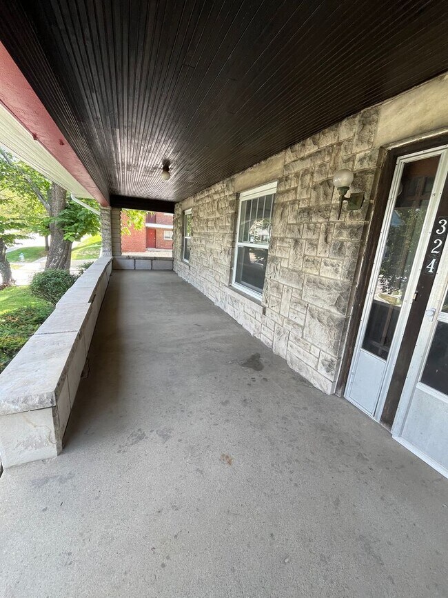 Building Photo - 5 BD/2BA Home next to Kirkwood with fenced backyard!