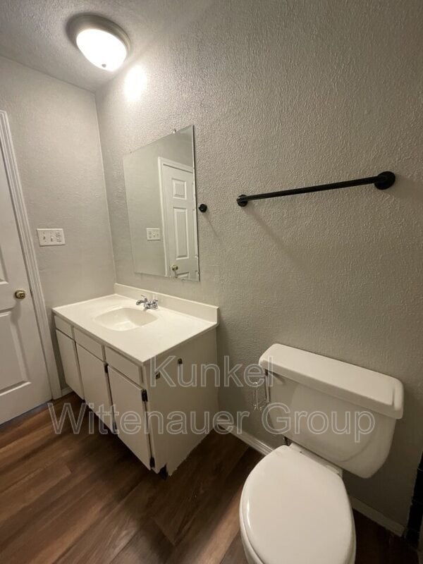 Building Photo - 415 Williamsburg Dr