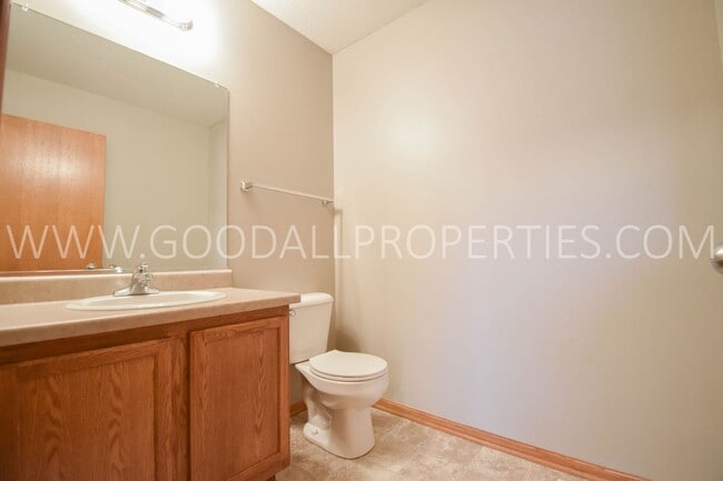 Building Photo - Great 3 Bedroom, 2.5 Bathroom Home in Ankeny