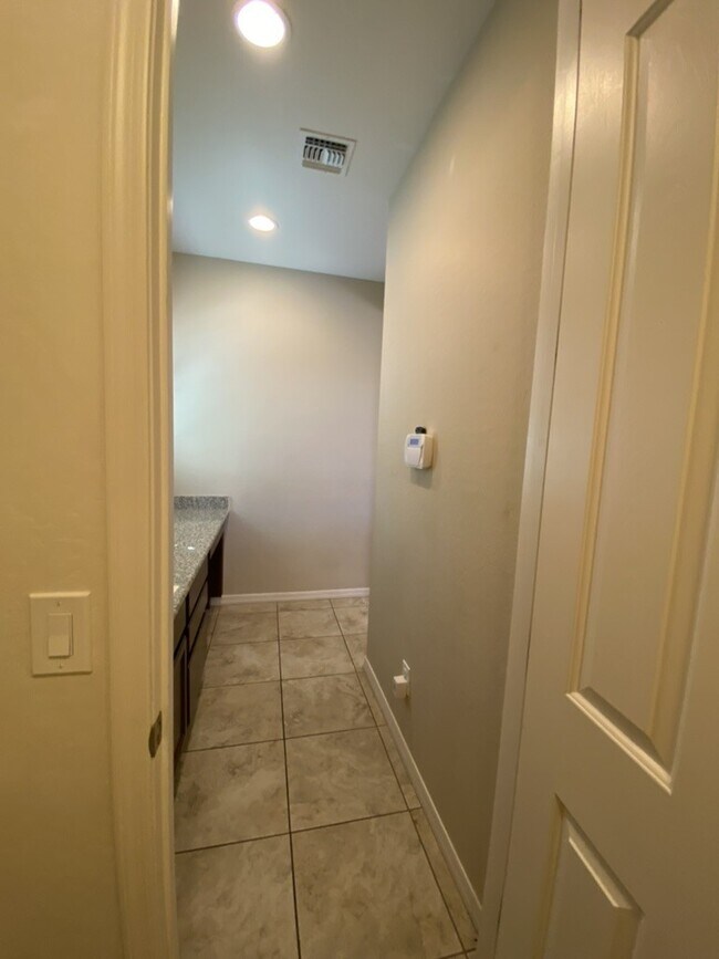 Building Photo - 3726 E Angstead Dr