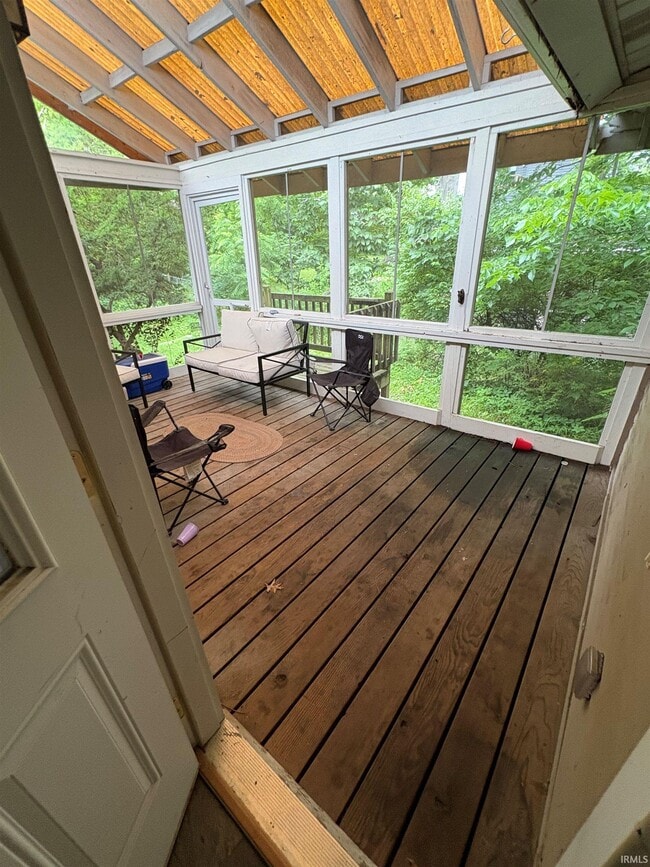 Building Photo - 518 S Swain Ave