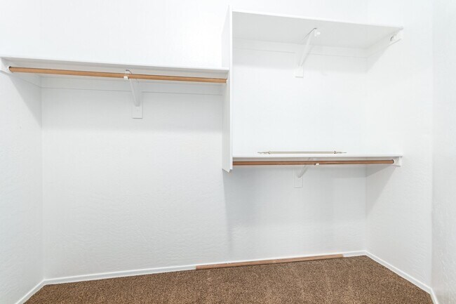 Building Photo - 4384 E Cherry Hills Dr