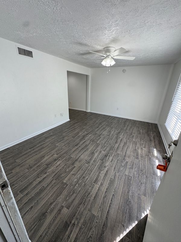 Building Photo - 1725 NE 2nd St