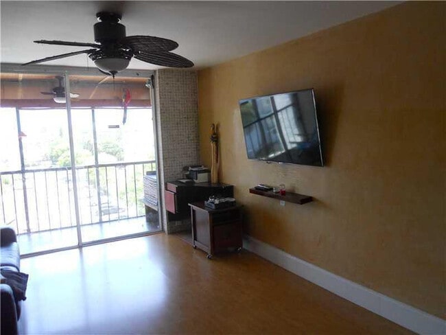 Building Photo - 5321 NE 24th Terrace