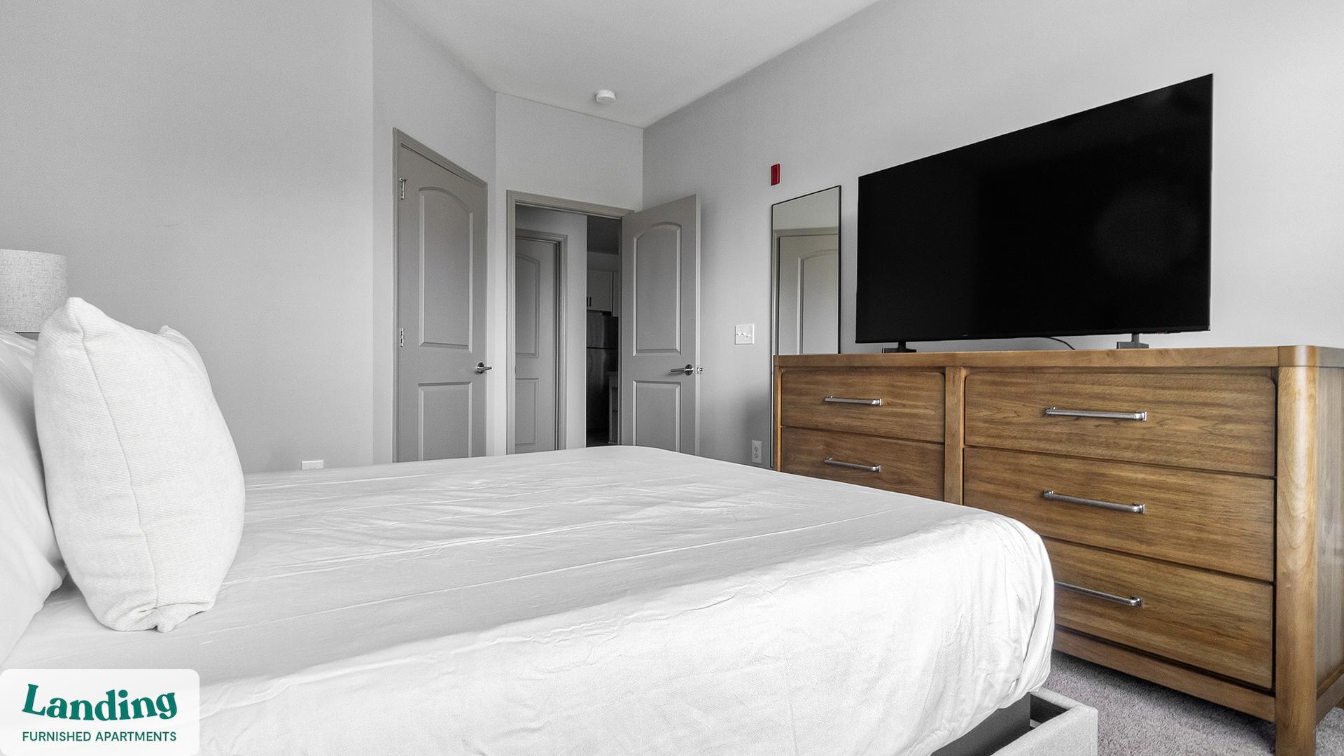 Building Photo - 900 E Six Forks Rd