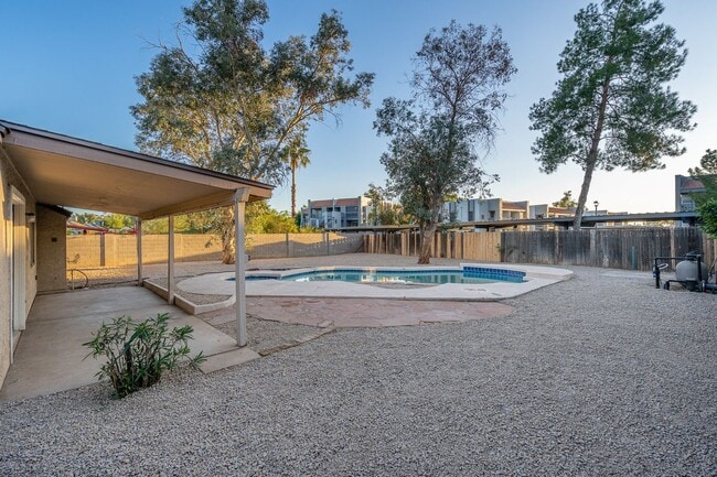 Building Photo - 3 bedroom Home with Pool and Spa