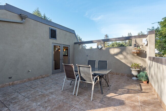 Terrace - 570 Okeefe St