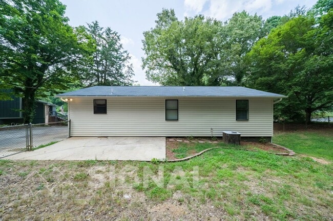 Building Photo - 5040 Oak Leaf Cir