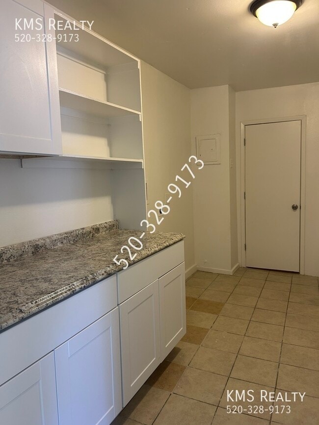 Building Photo - 2 Bed/1 Bath - OWNER/AGENT