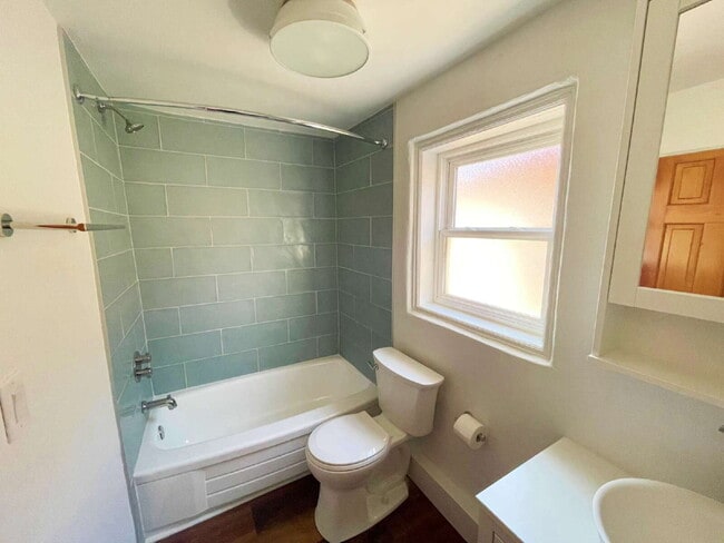 Building Photo - Unbelievable Old Town 1bd! Private compound casita!