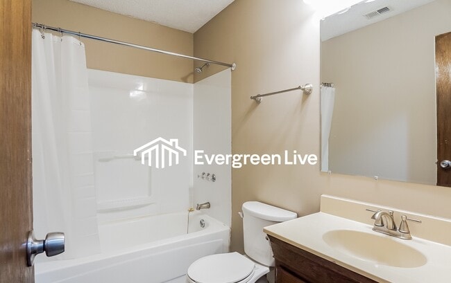 Building Photo - 541 Westchester Dr