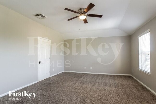Building Photo - 2811 Long Grove Ln