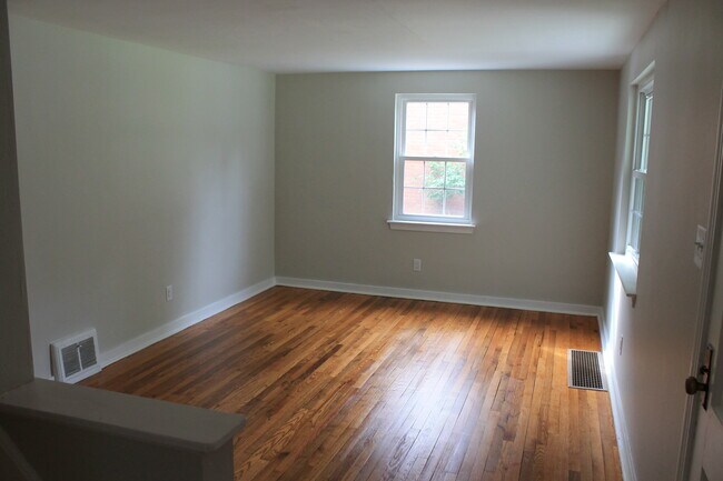 Building Photo - 272 Barclay Ave