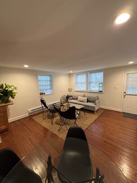 Building Photo - 2957 Strathmeade St