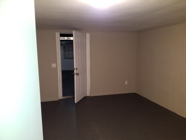 Building Photo - AVAILABLE NOW! Liberty Home 3 Bed 2 Bath 2...