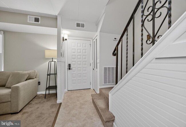 Building Photo - 217 Village Walk