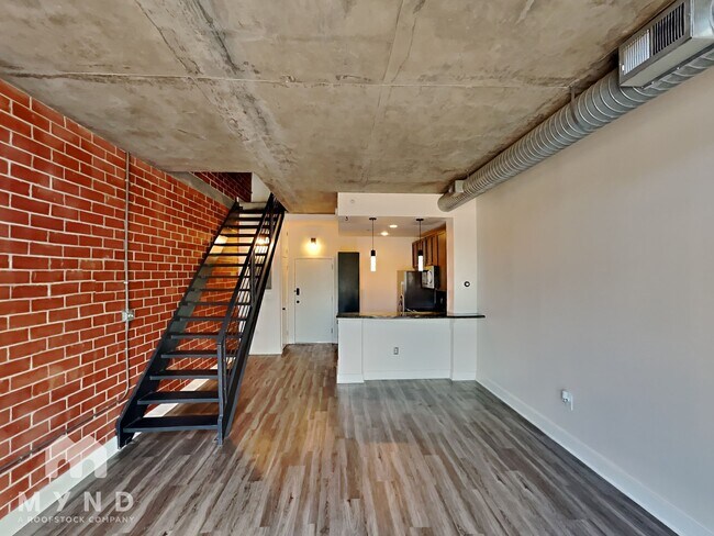 Primary Photo - 710 W Trade St