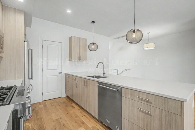 Building Photo - 2708 W 25th Ave