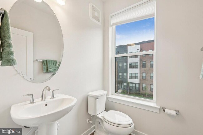 Building Photo - 4610 Olivine Dr