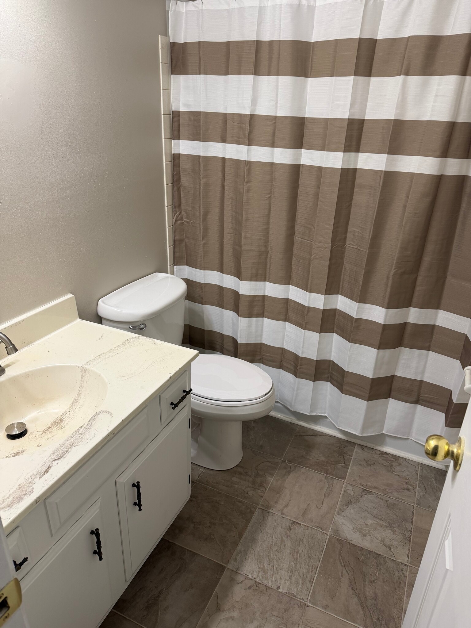 Hall bathroom - 2325 Palladio Ave