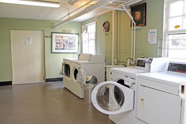 Building Photo - 507 NW 22nd Ave