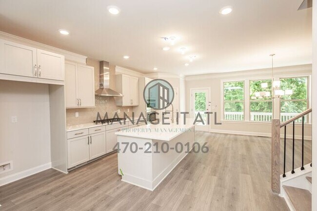Building Photo - Elegant 4 bedroom Townhome in Chamblee clo...